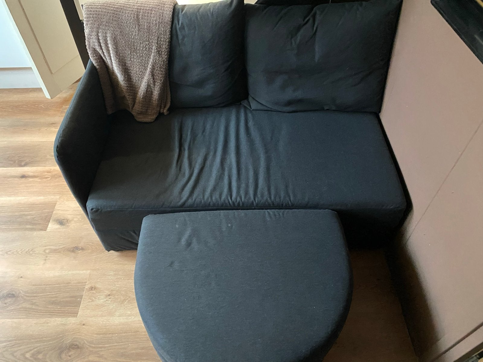 Zo goed als nieuwe slaapbank met opbergruimte en poef, Ophalen, 150 tot 200 cm, Tweepersoons, Zo goed als nieuw