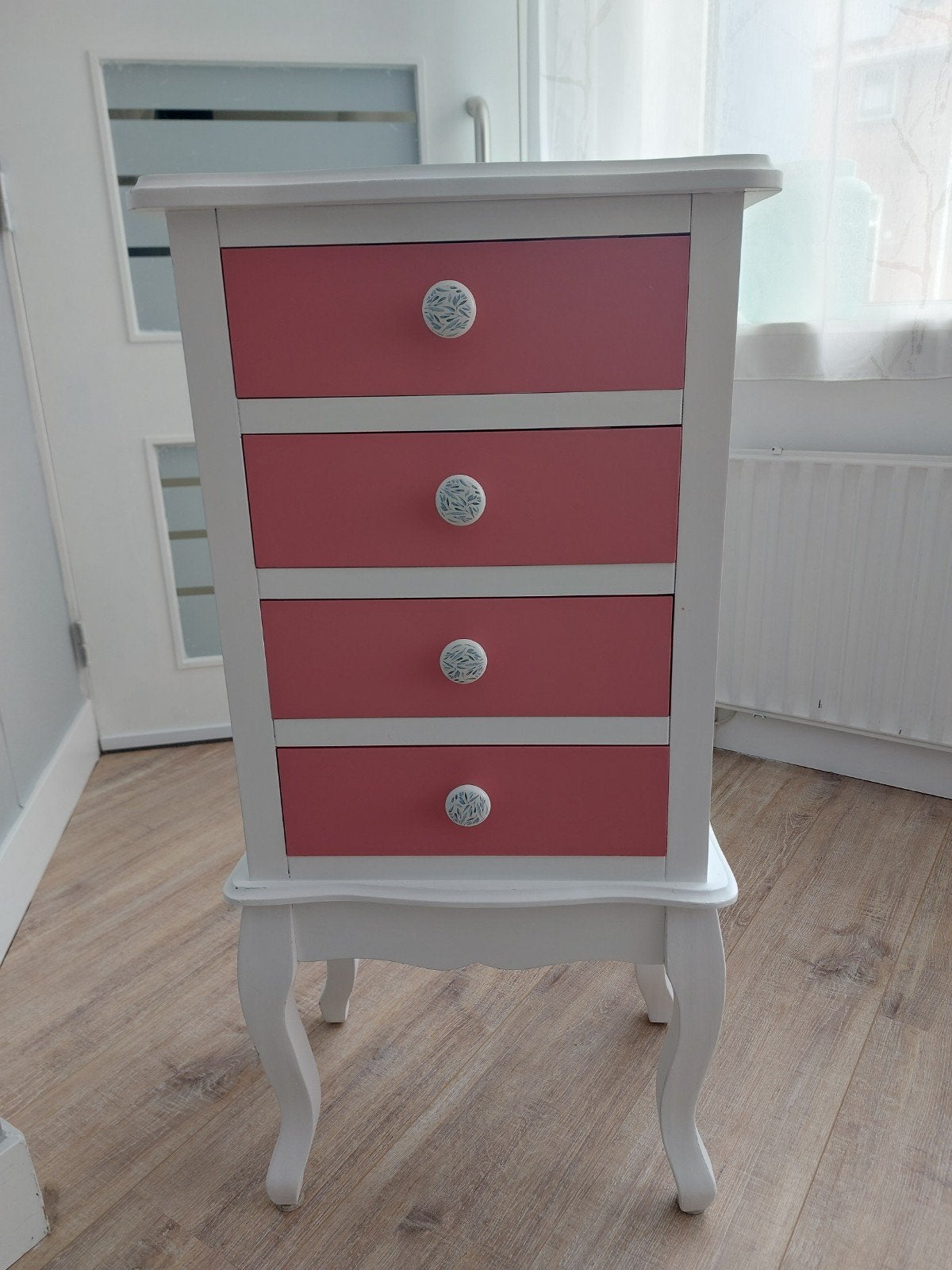 Ladekastje met 4 laden - Wit met roze fronten, Huis en Inrichting, Ophalen, Minder dan 50 cm, Gebruikt, 3 of 4 laden