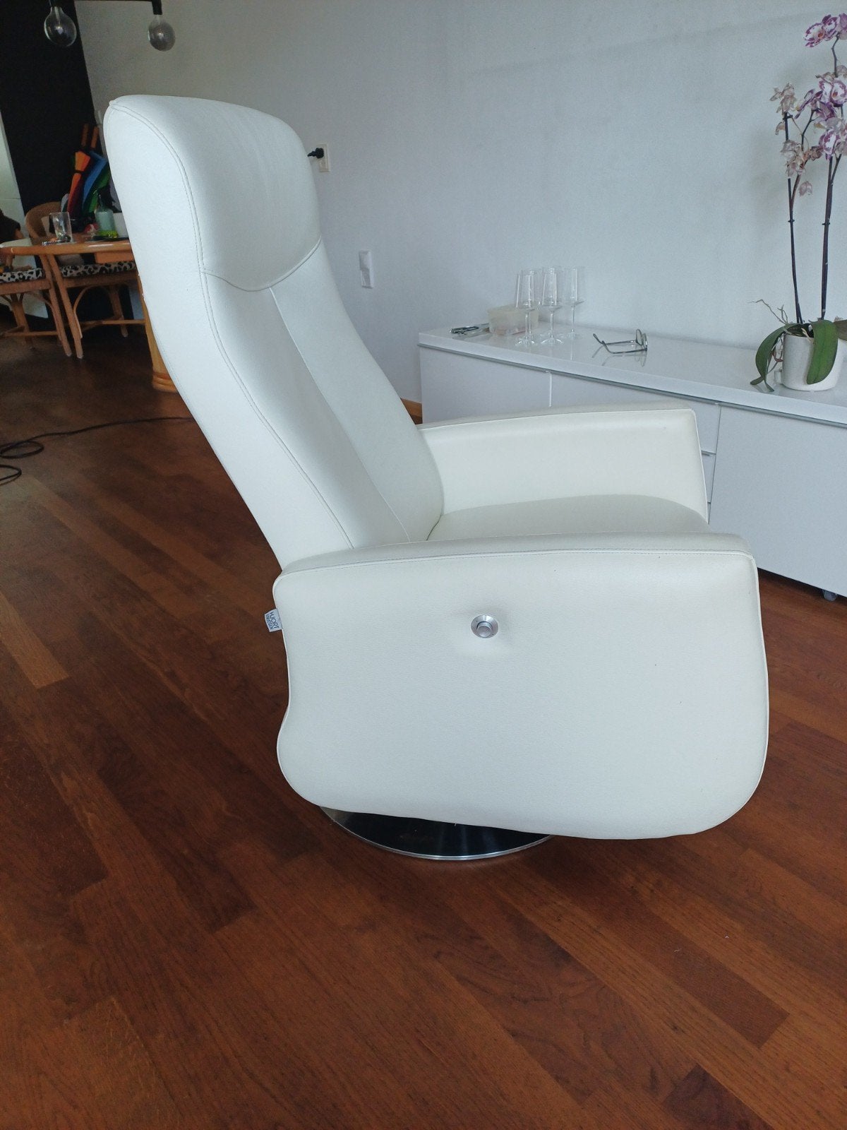 Witte leren draaibare fauteuil van Hjort Knudsen, Ophalen, Gebruikt, Minder dan 75 cm, Leer