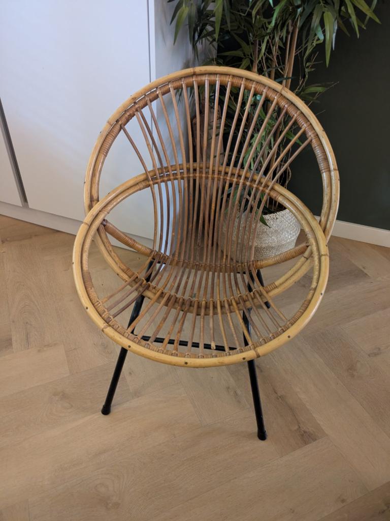 Vintage rotan stoel met metalen onderstel (spijlen stuk), Ophalen, Gebruikt, Metaal, Eén