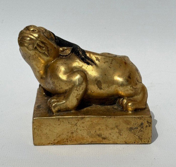 Bronzen Chinees zegel met fabeldier, Antiek en Kunst, Goud, Overige typen, Ophalen of Verzenden, China
