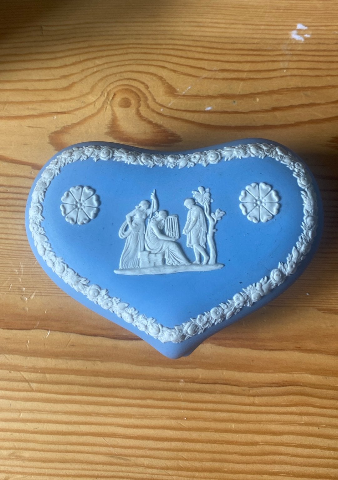 Vintage Wedgwood Hartvormig Doosje - Blauw Jasperware, Antiek en Kunst, Ophalen of Verzenden