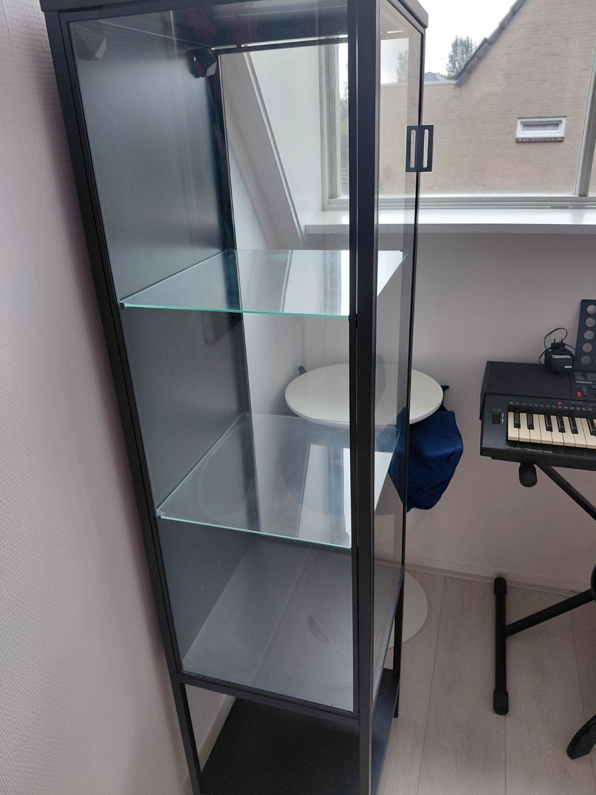 IKEA Detolf Vitrinekast Zwart met Glazen Planken, Ophalen, Zo goed als nieuw, 25 tot 50 cm, 150 tot 200 cm