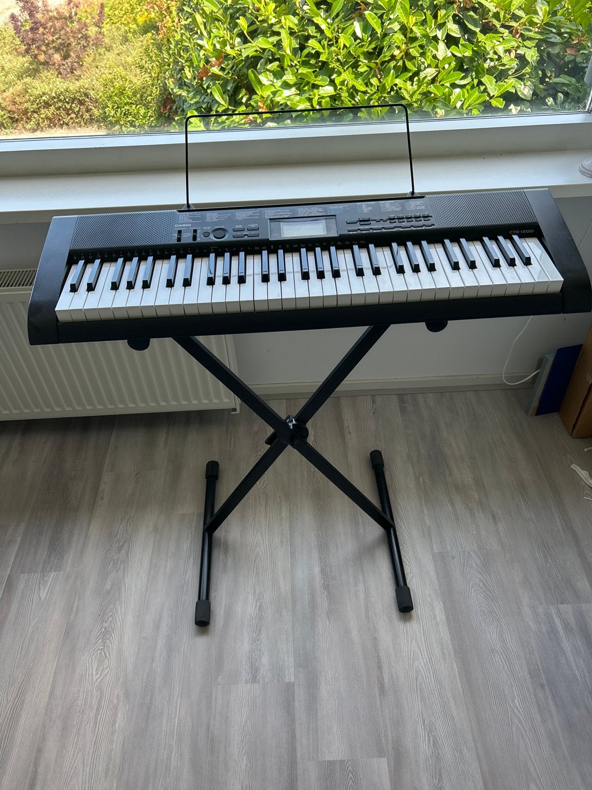 Casio keyboard met standaard, Muziek en Instrumenten, Keyboards, Ophalen, Casio, 61 toetsen, Zo goed als nieuw