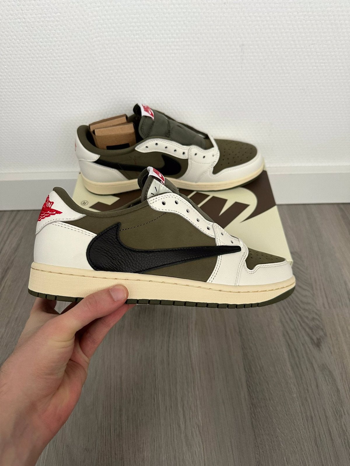 Nike Air Jordan 1 Low Travis Scott Medium Olive, Ophalen of Verzenden, Zo goed als nieuw, Overige kleuren