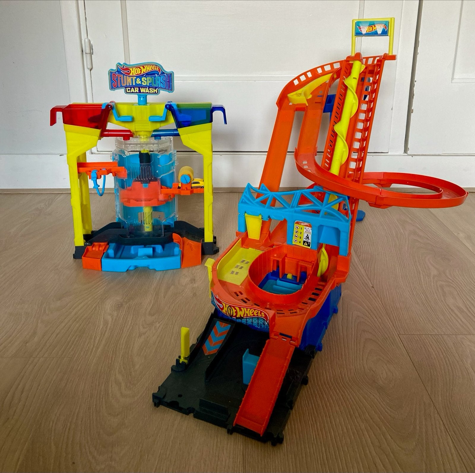 Hot Wheels Stunt & Splash Car Wash & Roller Coaster Rally, Ophalen of Verzenden, Zo goed als nieuw