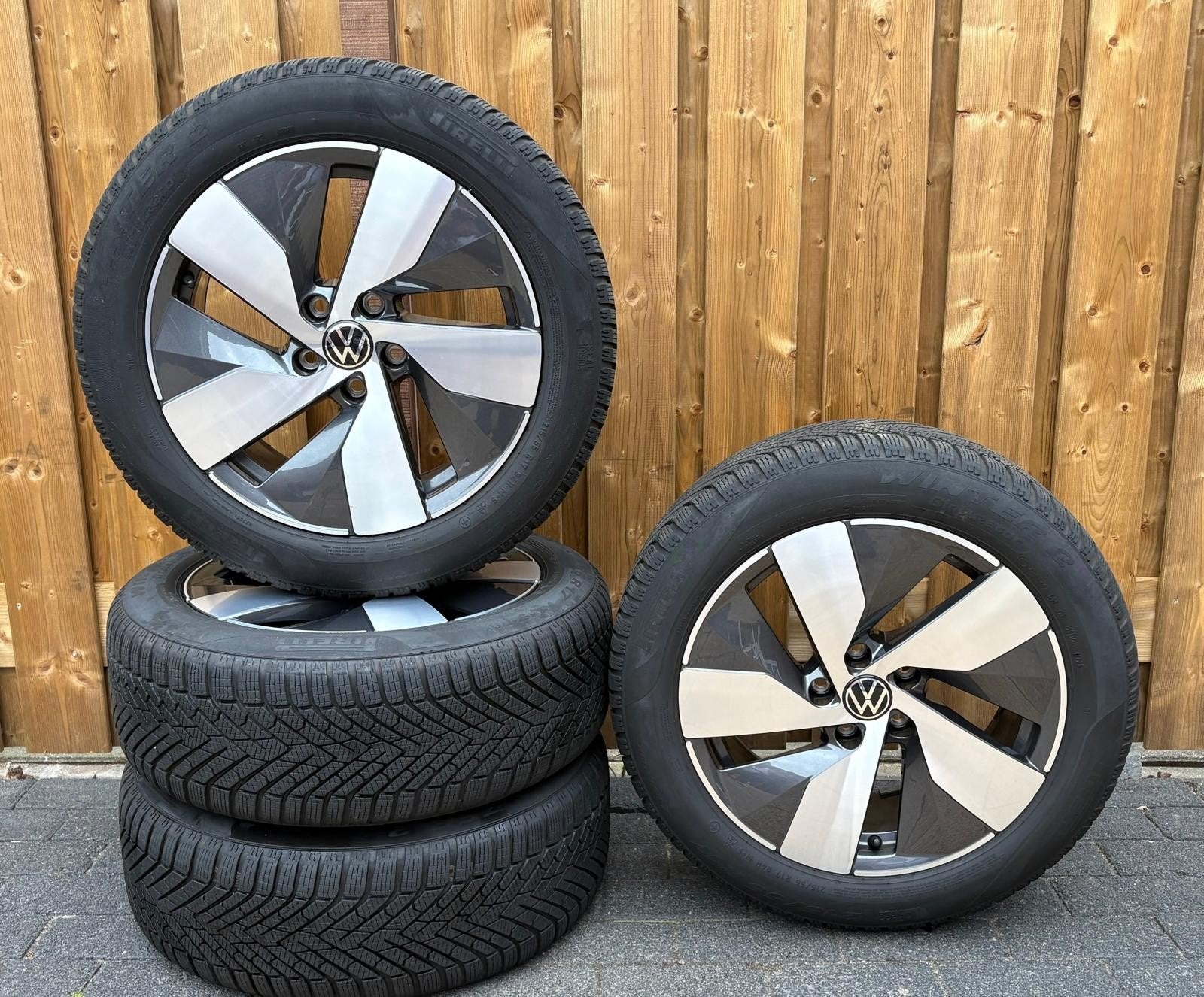 Originele Vw passat b9 Bologna 17 inch velgen winterbanden, Auto-onderdelen, Banden en Velgen, Ophalen, Banden en Velgen, 17 inch