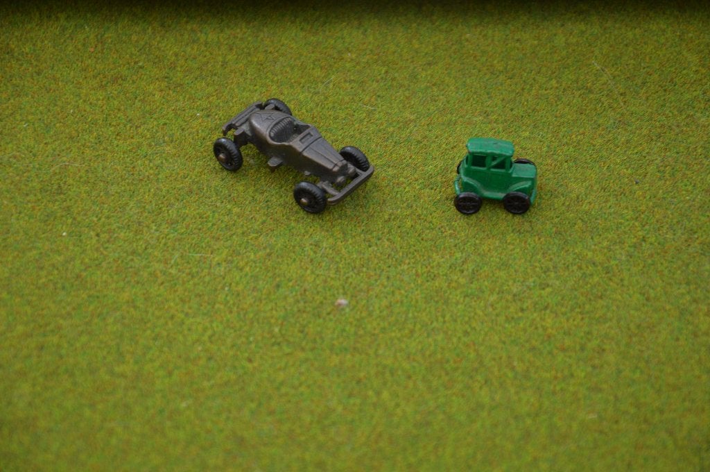 2 oude miniatuur autootjes van metaal Ford T 1911 + MB 1928, Antiek en Kunst, Ophalen of Verzenden