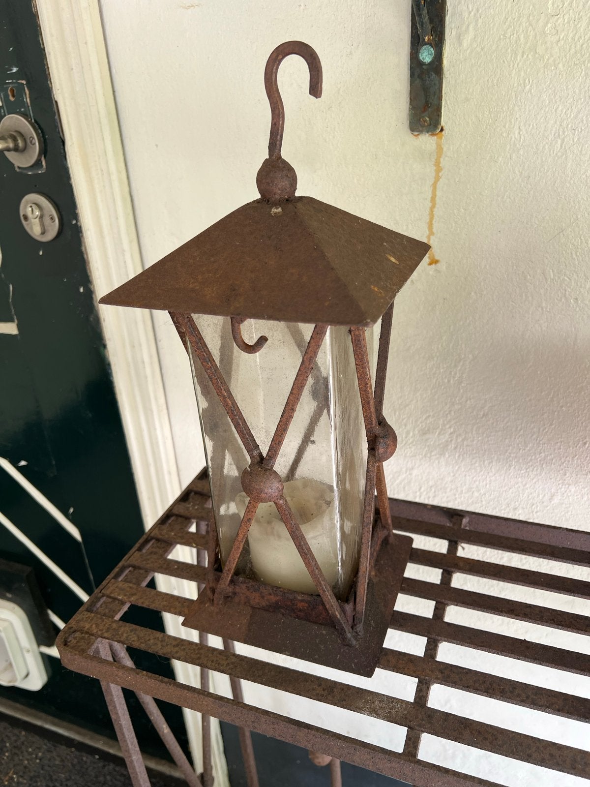 Rustieke metalen lantaarn met glas, Ophalen