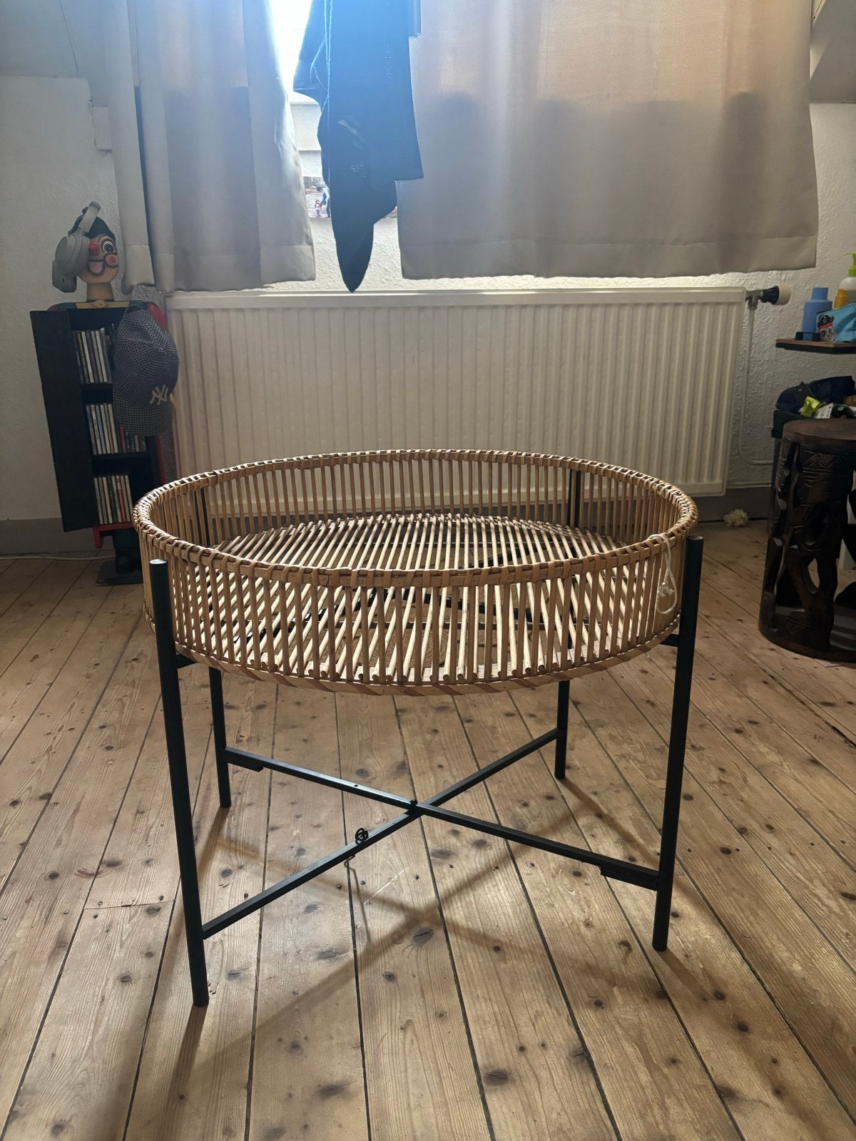 Rotan bijzettafel met metalen onderstel, 45 tot 60 cm, Rond, Zo goed als nieuw, Hout