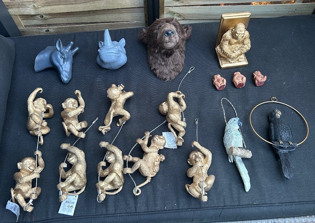Diverse decoratieve beelden: apen, neushoorn, giraf, papegaa, Ophalen, Gebruikt
