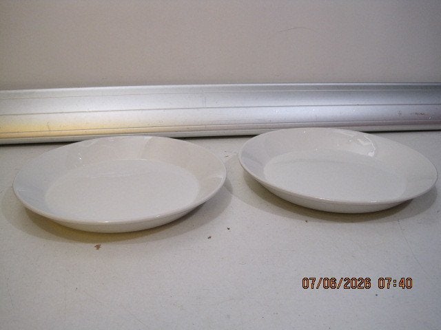 2x witte arabia borden 21 cm dia  in 1 koop (394), Gebruikt, Ophalen of Verzenden, Bord(en), Overige stijlen