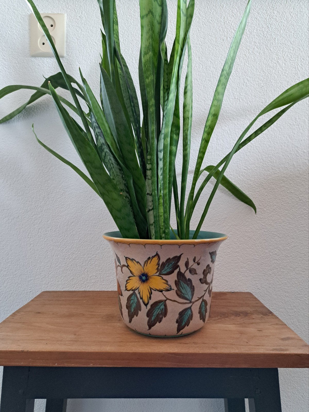 Gouda plateel aardewerk bloempot gesigneerd UNIQUE 2810/19, Rond, Binnen, Ophalen of Verzenden, Zo goed als nieuw