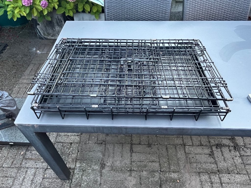 te koop 2 zwarte hondenkooien afm. 76 cmx49cm en 55 cm hoog, Dieren en Toebehoren, Ophalen, Gebruikt