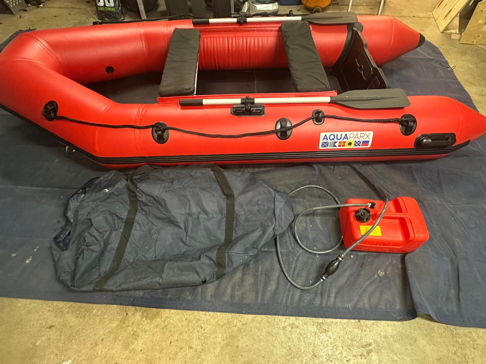 Aquapark 330 met 5 pk 4 takt +acc nieuwstaat!