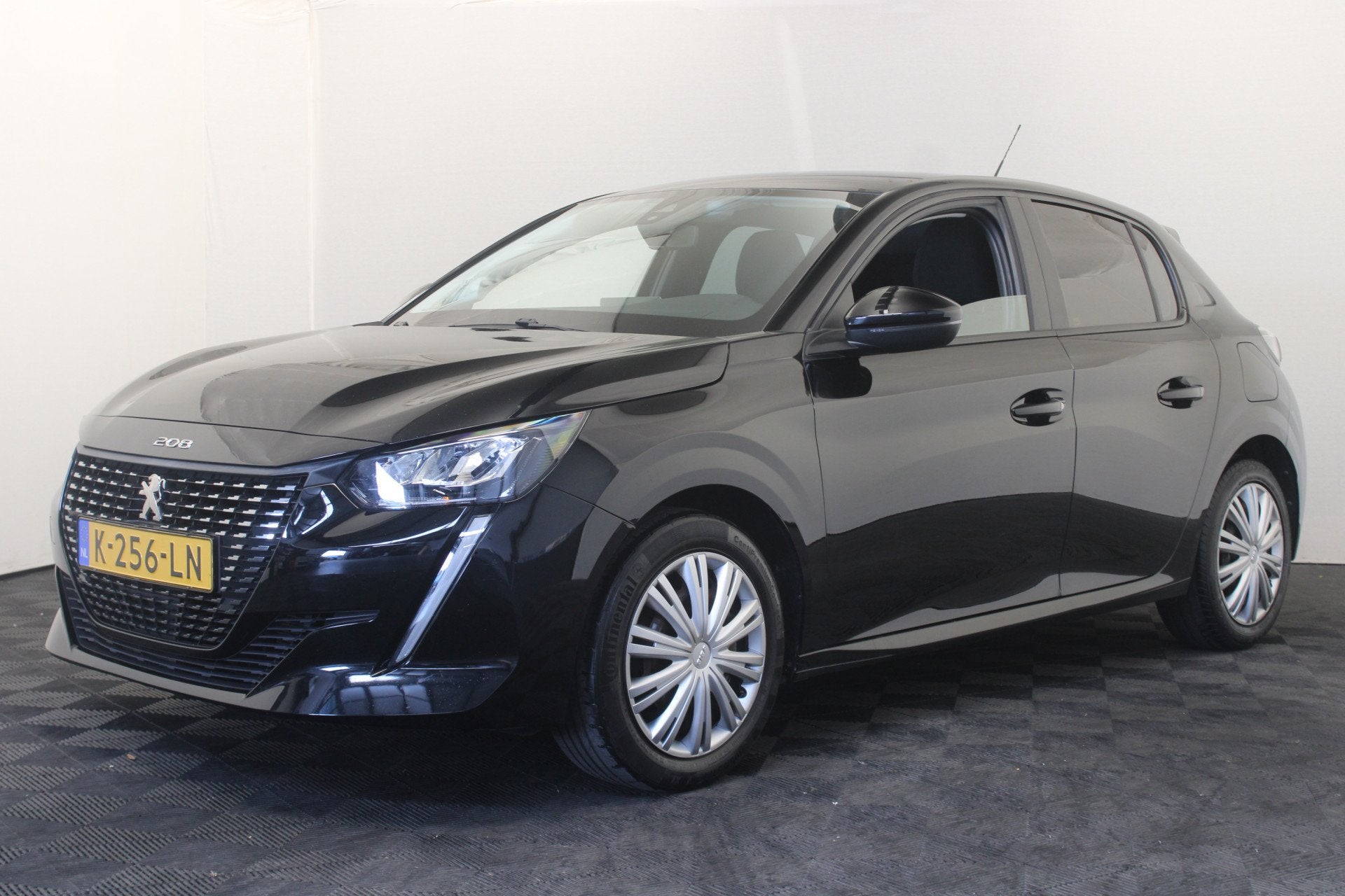 Peugeot 208 1.2 PureTech Blue Lease Active (bj 2021), Auto's, Voorwielaandrijving, Stof, 1199 cc, Zwart