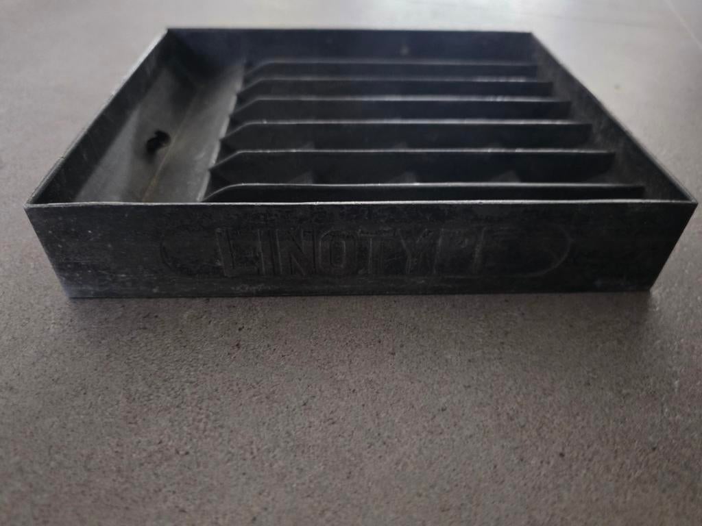 Linotype onderdelenbak lettercassette  grafische industrie, Ophalen of Verzenden