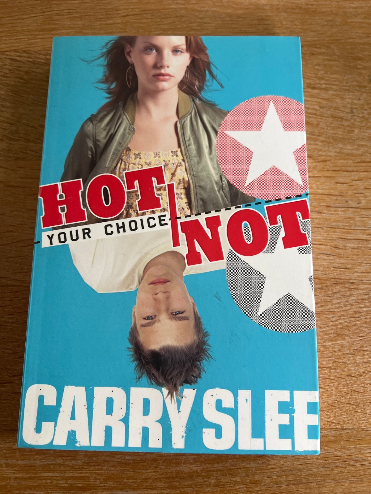 Hot of Not - Carry Slee - Jeugdroman, Ophalen of Verzenden, Zo goed als nieuw, Nederland