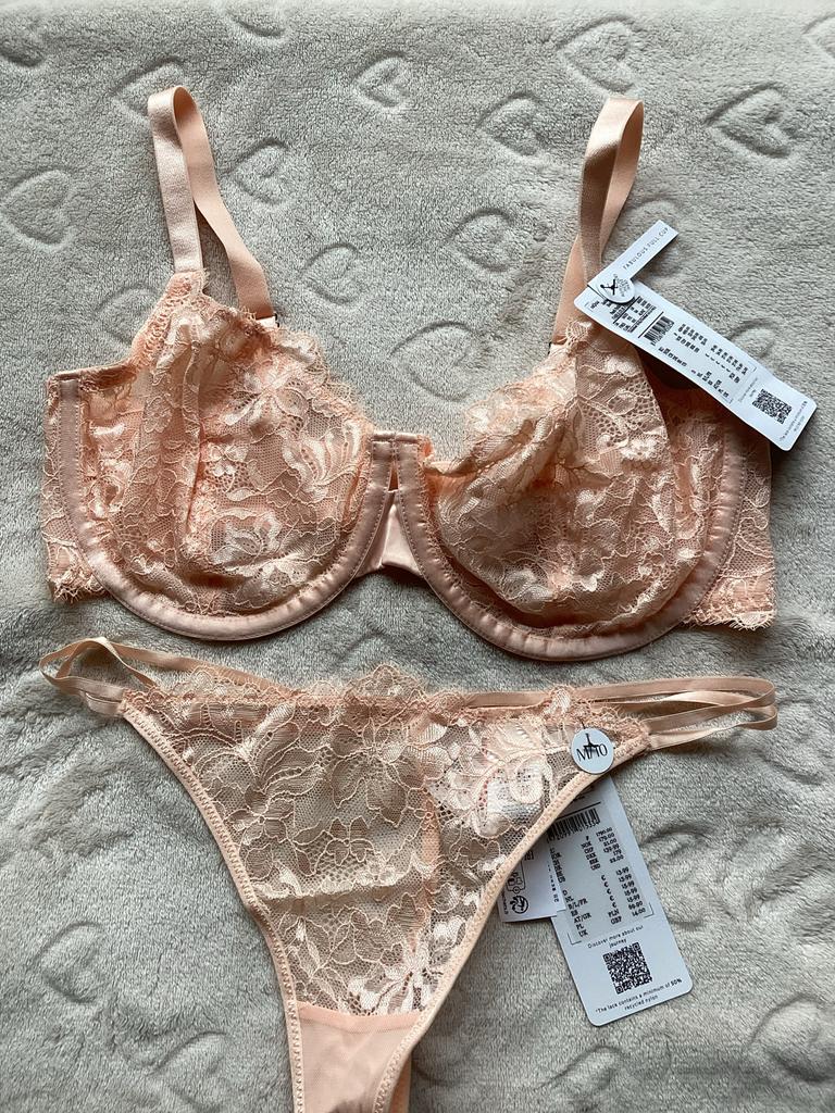 Hunkemöller lingeriesetje - BH, string en brazilian nieuw, Verzenden, Roze, Setje