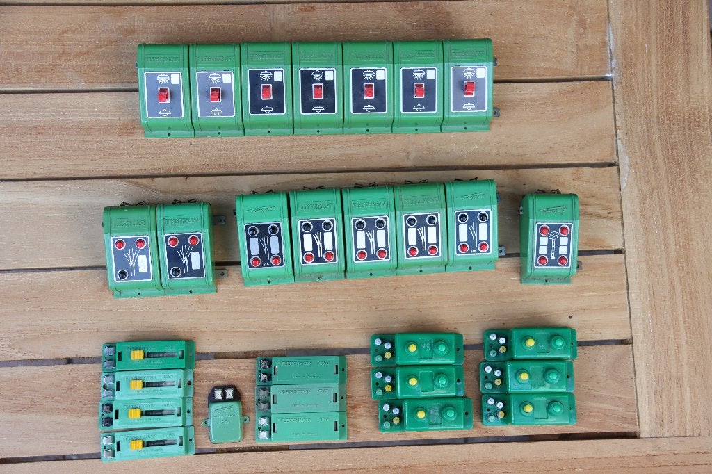 Fleischmann / Trix schakelaars 29 stuks voor schaal HO en N, Hobby en Vrije tijd, Gelijkstroom, Fleischmann, Rails, Ophalen of Verzenden