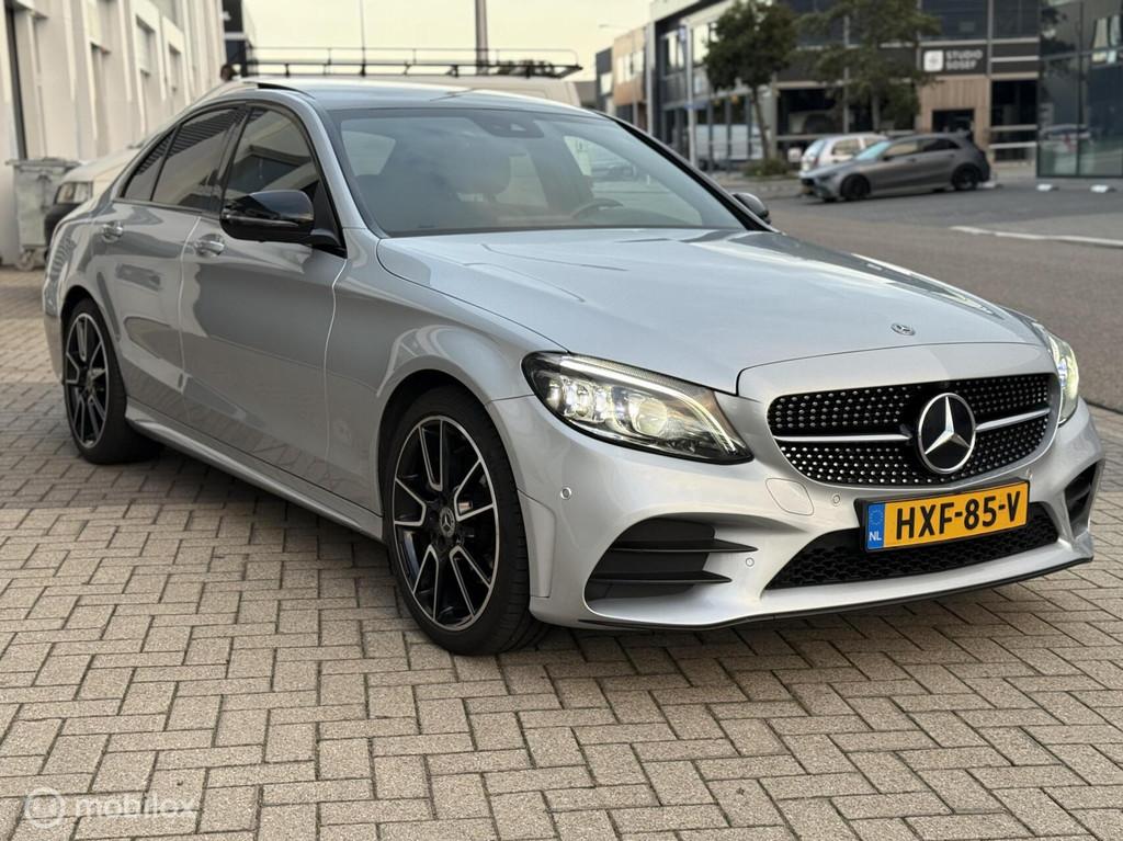 Mercedes-Benz C180 AMG Facelift|Night Pakket|Pano|360°, Auto's, Mercedes-Benz, Automaat, Sedan, 735 kg, 5 stoelen