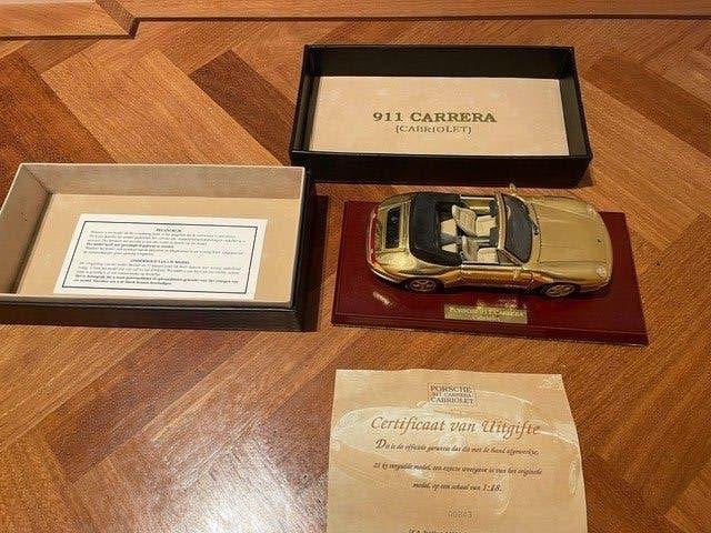Zeldzame 22-karaats vergulde Porsche 911 Carrera Cabriolet, Ophalen of Verzenden, Zo goed als nieuw, Auto's