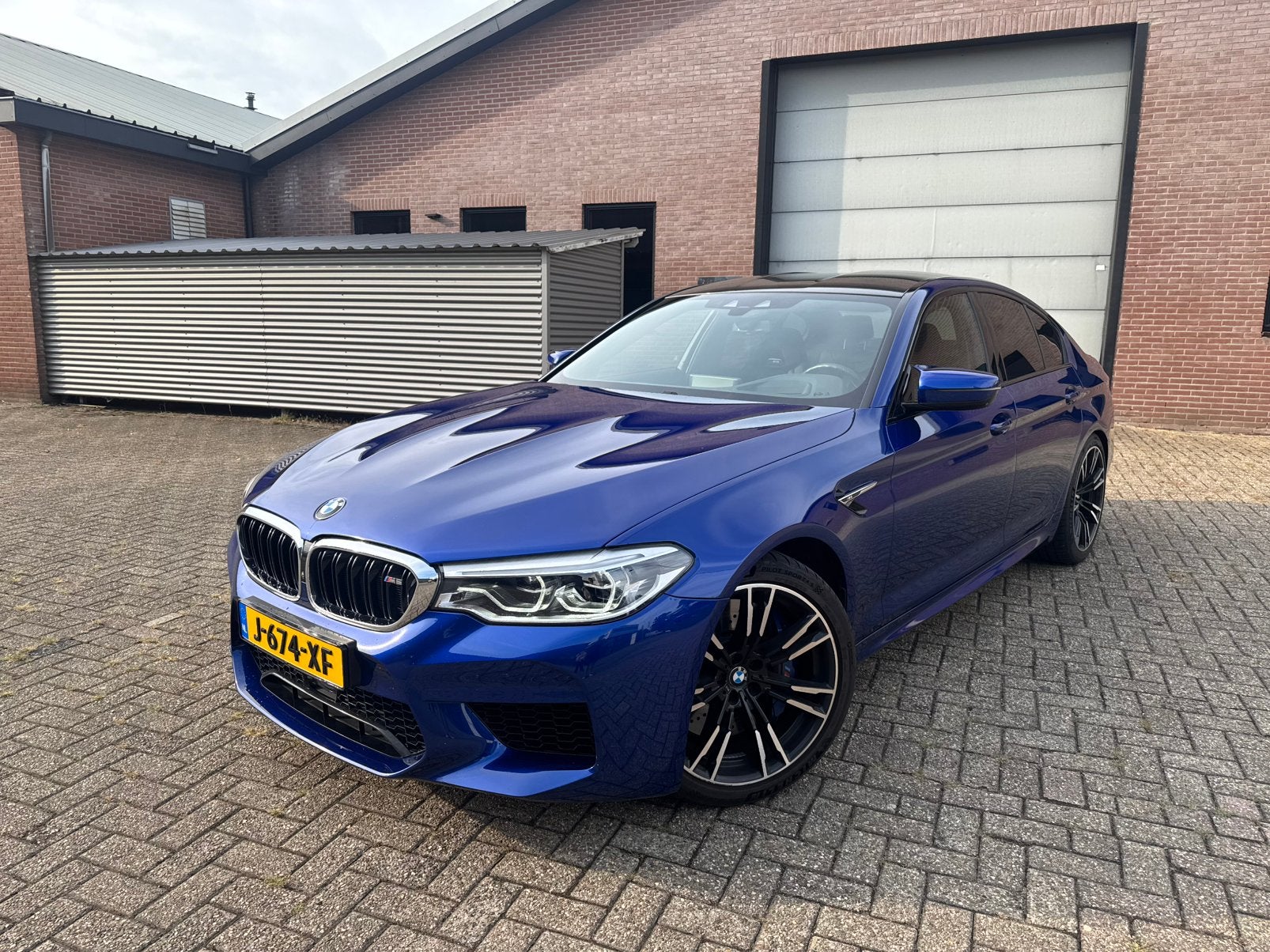 BMW M5 F90 xDrive 600PK|Carbondak|HUD|Dealeronderhouden, Automaat, 2000 kg, Leder, Particulier