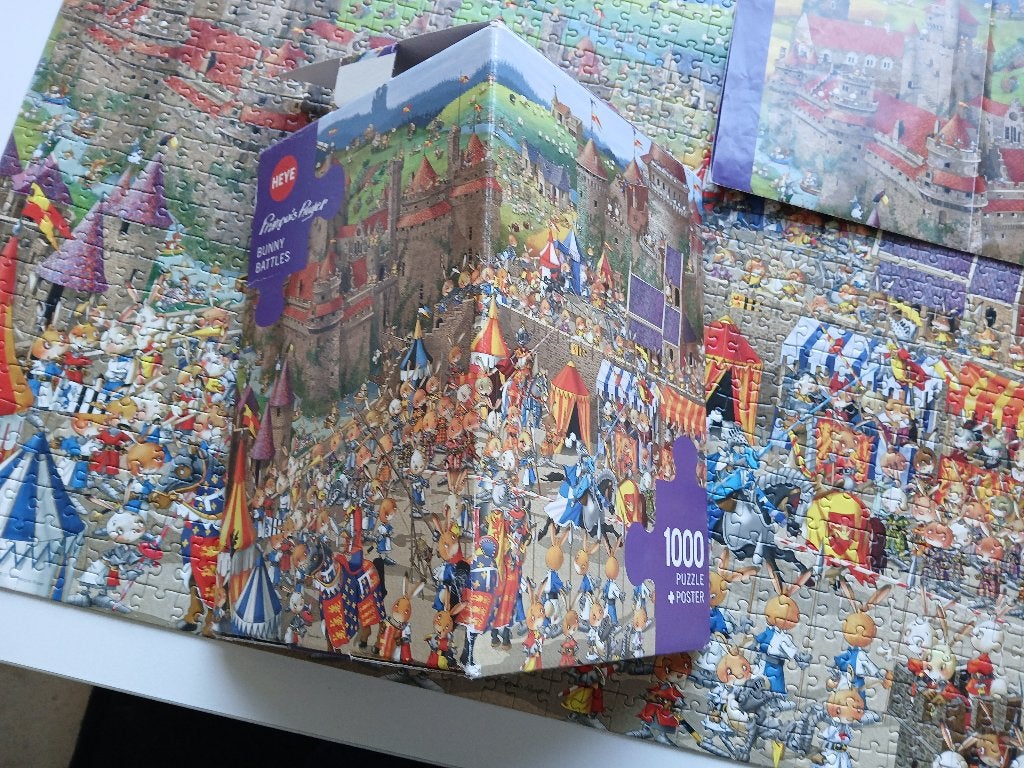 Heye puzzel "Bunny Battles", Hobby en Vrije tijd, Ophalen of Verzenden, 500 t/m 1500 stukjes, Zo goed als nieuw