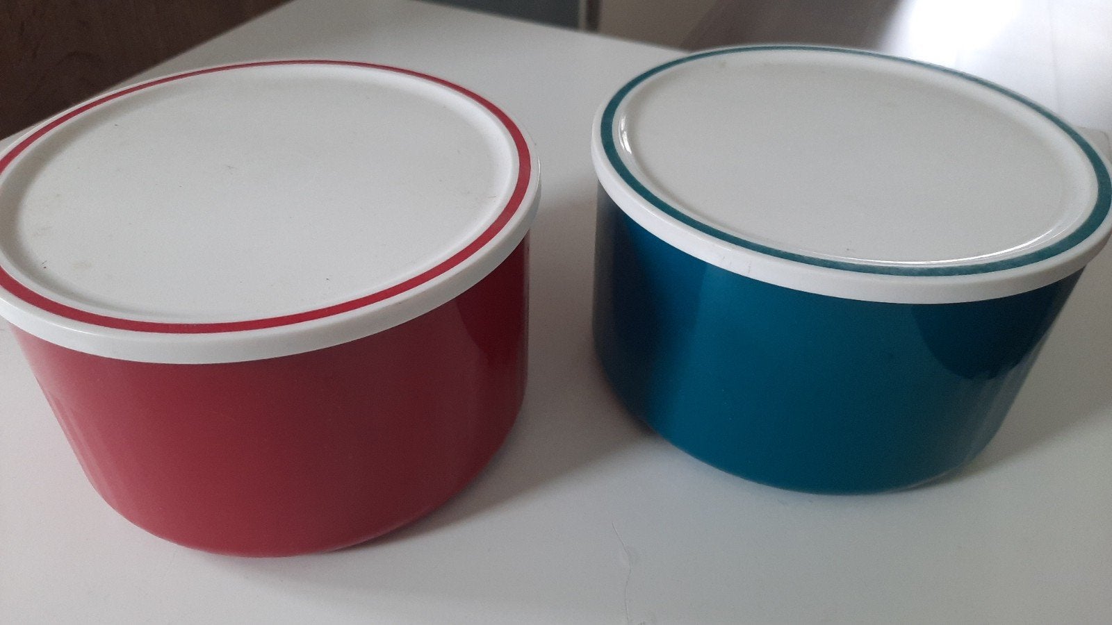 Set van 2 Tupperware bakjes - rood en blauw, Ophalen of Verzenden, Gebruikt, Blauw, Bak of Kom