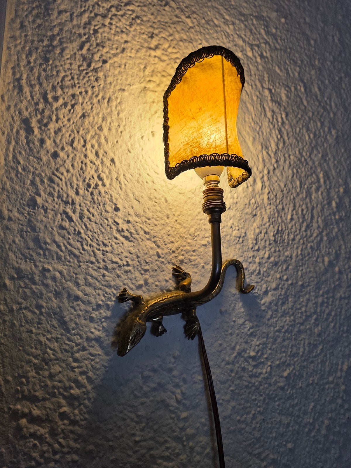 Vintage wandlamp hagedis met varkensblaas kapje, Ophalen