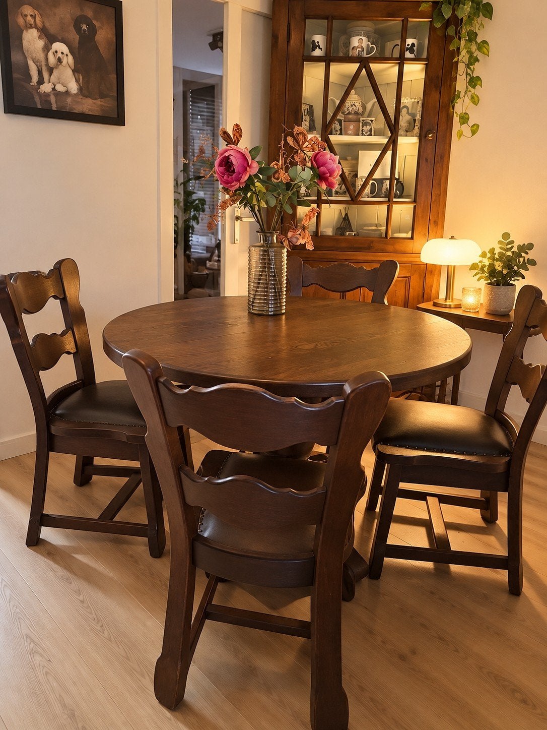 Uitschuifbare ronde eettafel met 4 stoelen