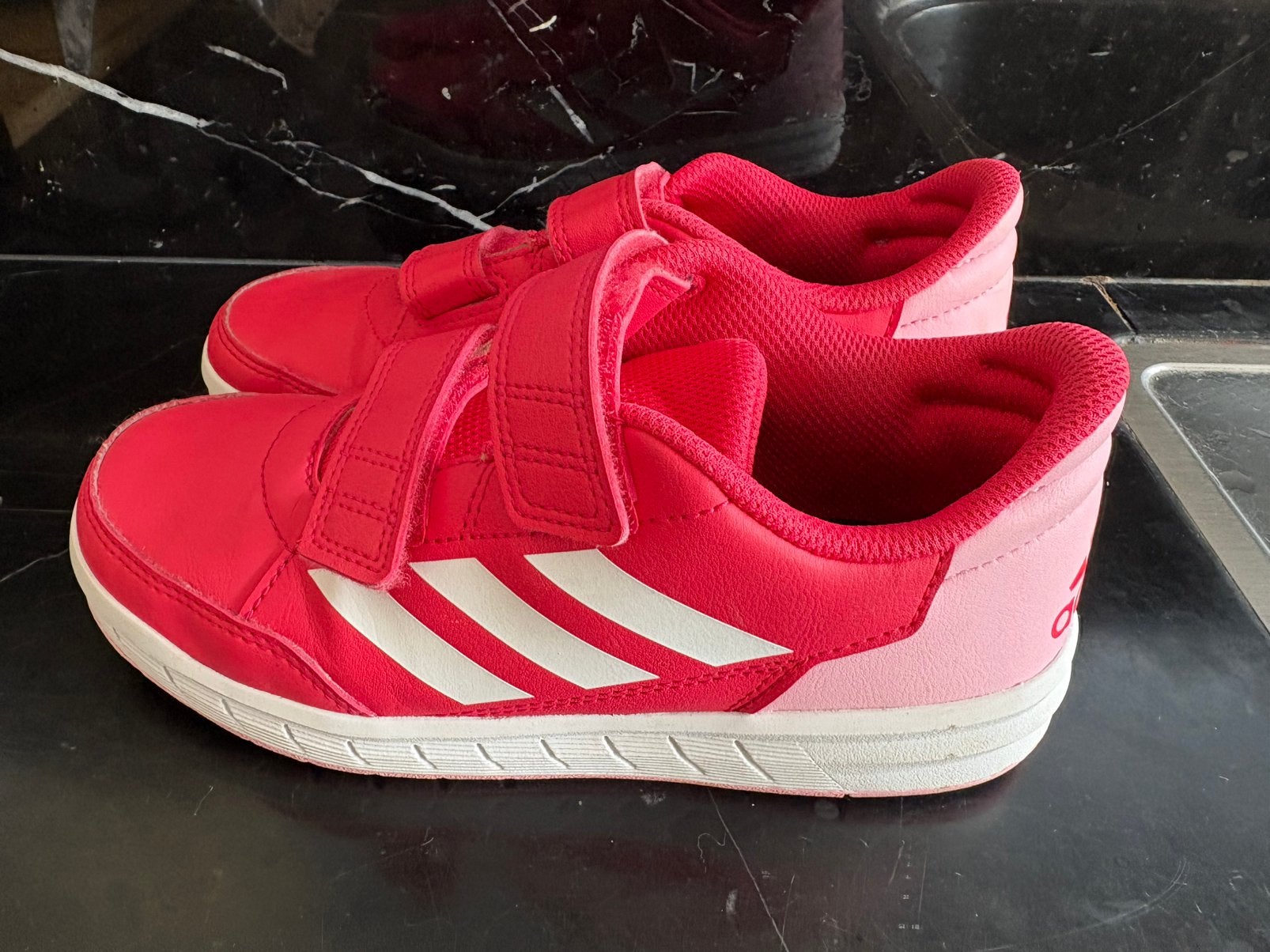 Adidas meisjesschoenen maat 33 zgan, Ophalen of Verzenden, Zo goed als nieuw, Meisje, Sportschoenen