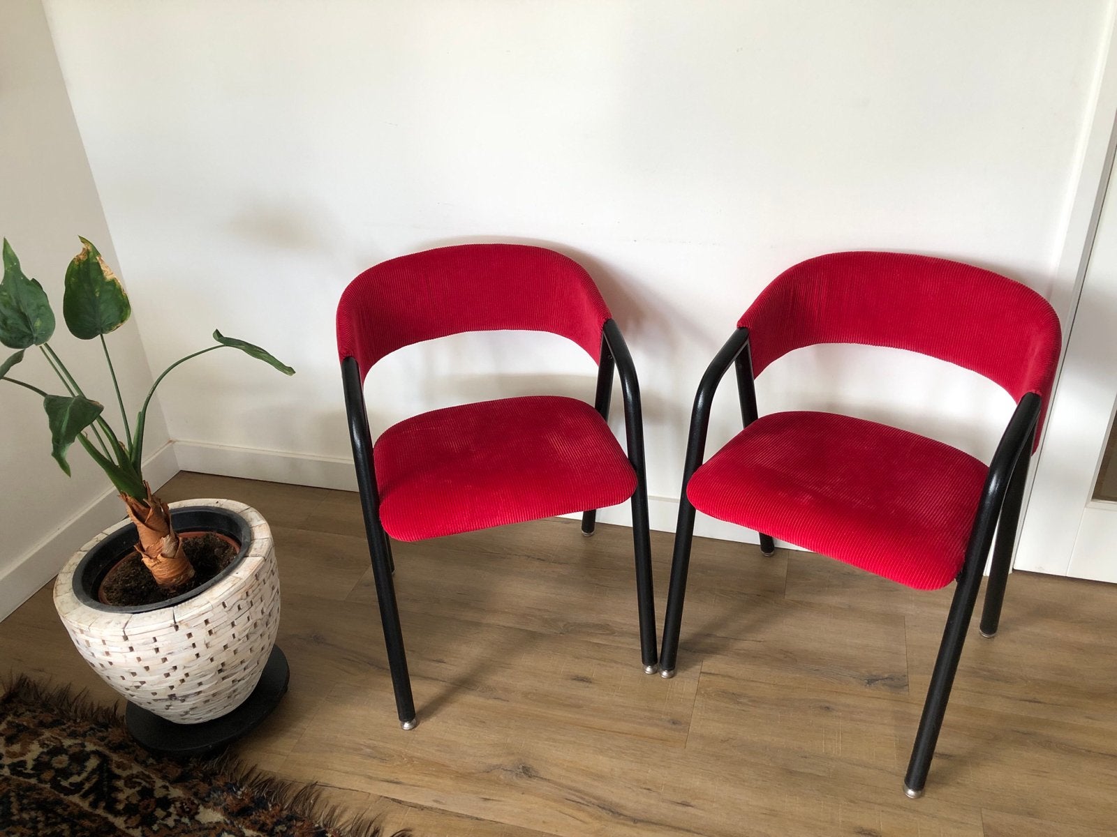 Set van 2 retro vintage rode ribfluwelen stoelen, Ophalen