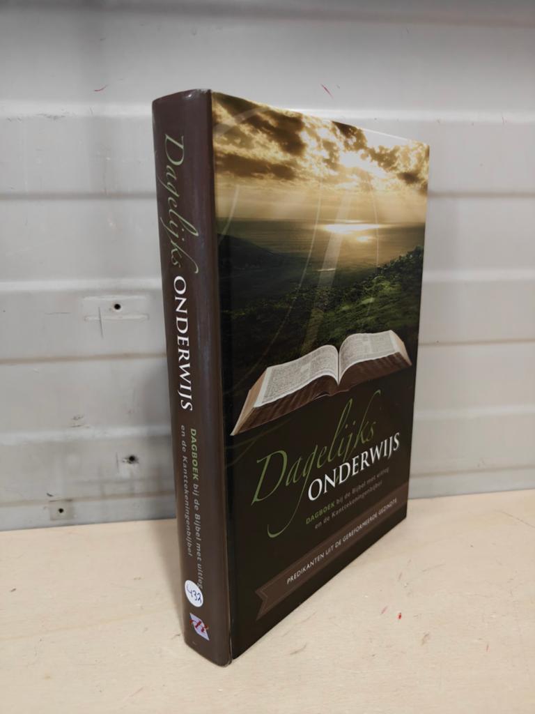 Nr. 432 ds. G. Kater e.a. Dagelijks onderwijs, Gelezen, Ophalen of Verzenden, Christendom | Protestants, Diverse auteurs