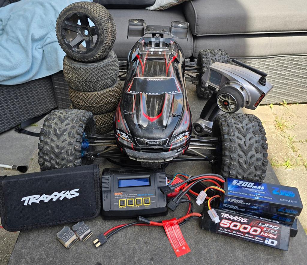 Traxxas erevo 1.0 met veel extras, Elektro, Auto offroad, Ophalen of Verzenden, Zo goed als nieuw