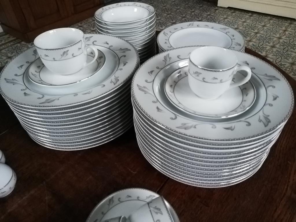 12 pers eet/koffieservies, wit met grijze/zilver decorrand, Ophalen, Nieuw, Bord(en), Overige stijlen