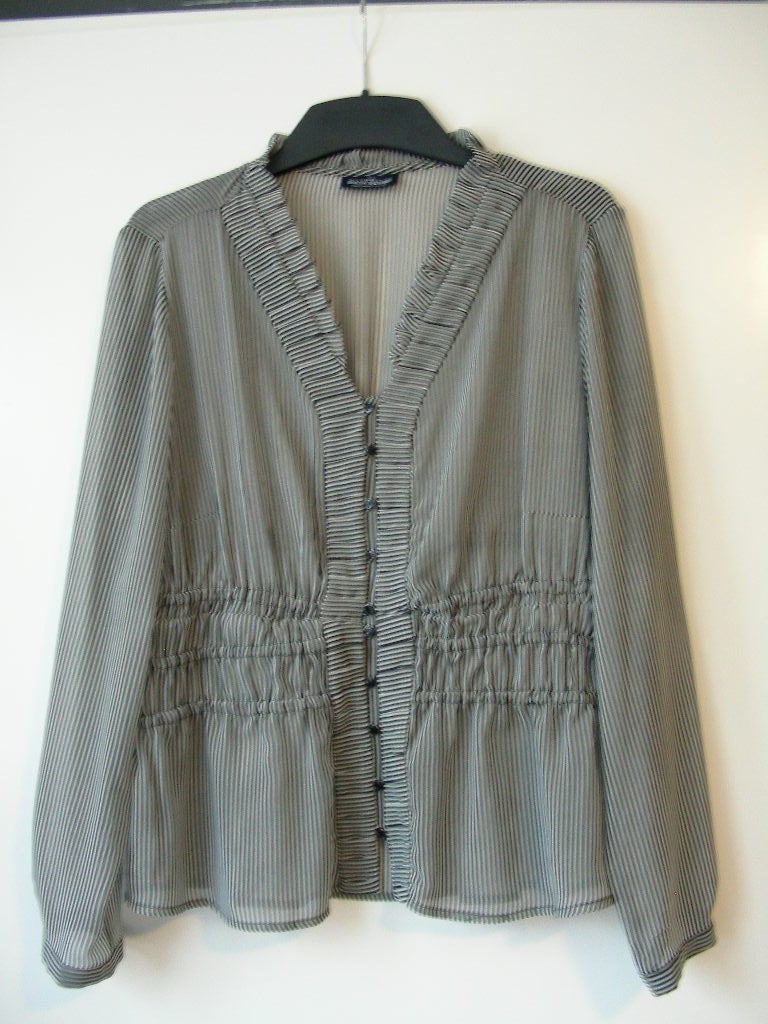 Mooie dunne blouse zwart - wit streepje met plooi mt 40 C&A, Maat 38/40 (M), Zwart, Ophalen of Verzenden, Zo goed als nieuw