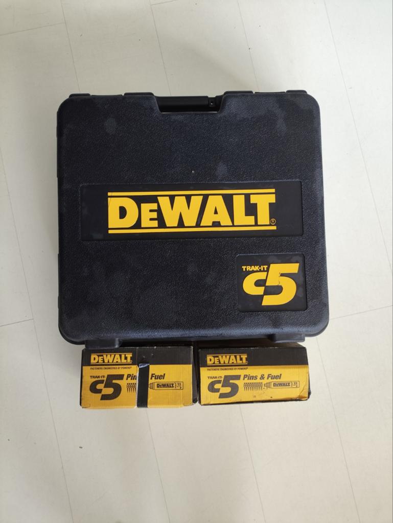 DeWALT C5 Trak-It NIEUW + 2x Accu & 1600 Spijkers + Gas, Ophalen of Verzenden, Nieuw