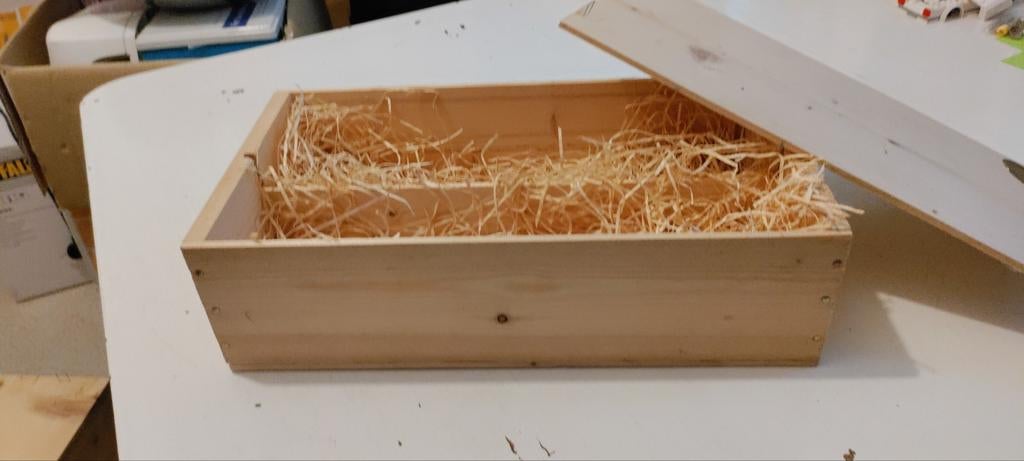 2 Houten kistje met deksel en houtwol, Minder dan 50 cm, Gebruikt, Minder dan 50 cm, Ophalen of Verzenden