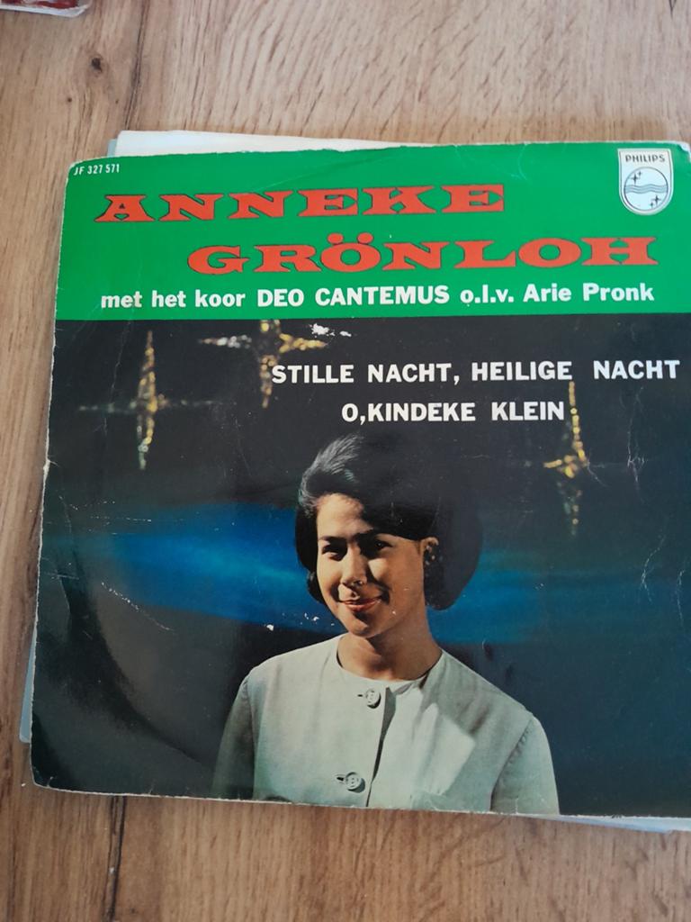 Anneke gronloh 7inch stille nacht heilige nacht, Ophalen of Verzenden, Zo goed als nieuw, Nederlandstalig