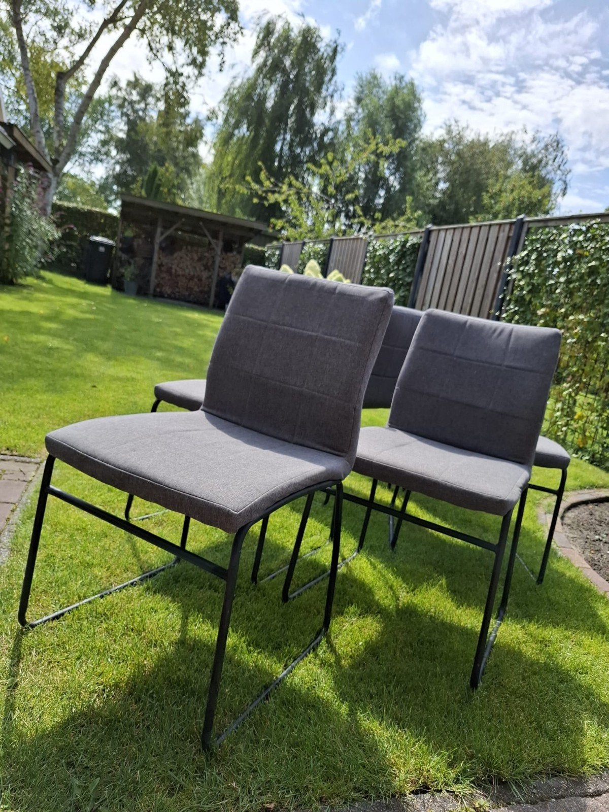 6 grijze stoelen met zwart frame, Ophalen, Gebruikt, Metaal, Grijs