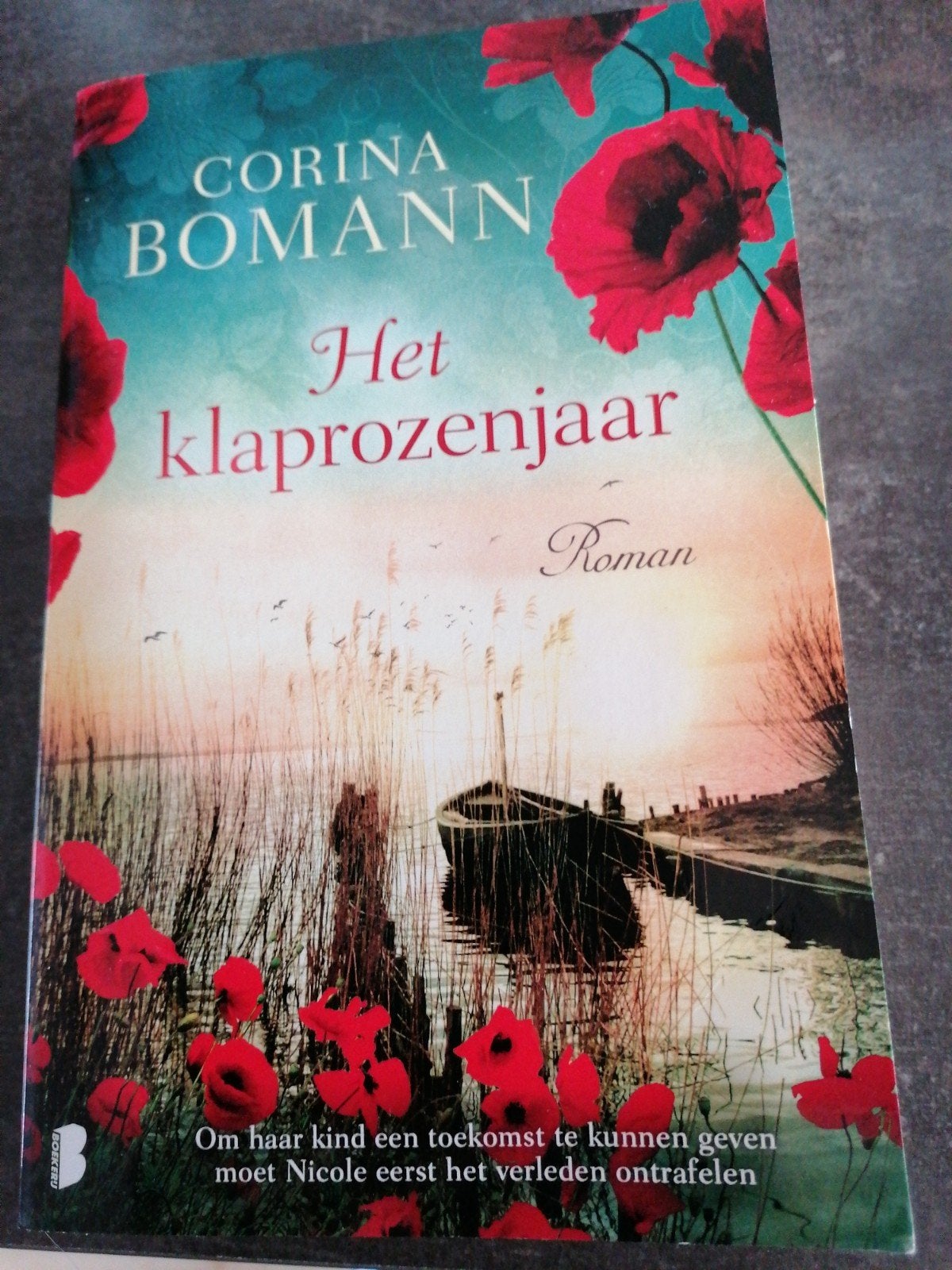 Het klaprozenjaar - Corina Bomann (Roman), Ophalen of Verzenden, Gelezen, Corina Bomann, Nederland