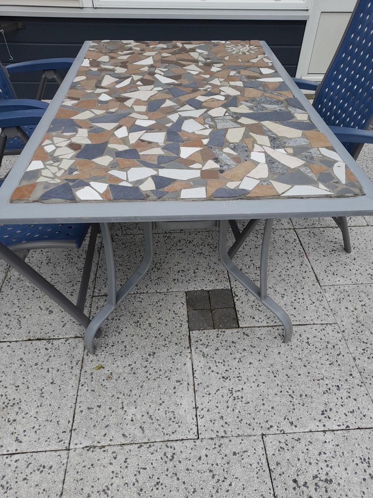 Leuke mozaïek tuintafel 1.60m x 0.90m in goede staat, Tuin en Terras, Ophalen, Gebruikt, Rechthoekig, Overige materialen