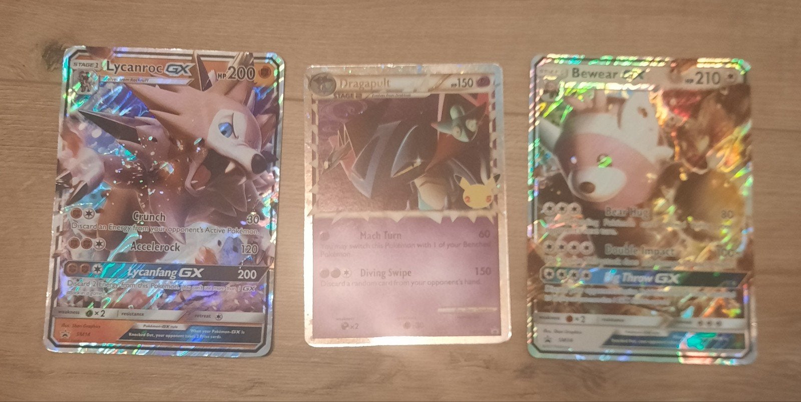 Pokémon Kaarten (grote): Lycanroc GX, Dragapult, Bewear GX, Hobby en Vrije tijd, Ophalen of Verzenden, Zo goed als nieuw, Meerdere kaarten