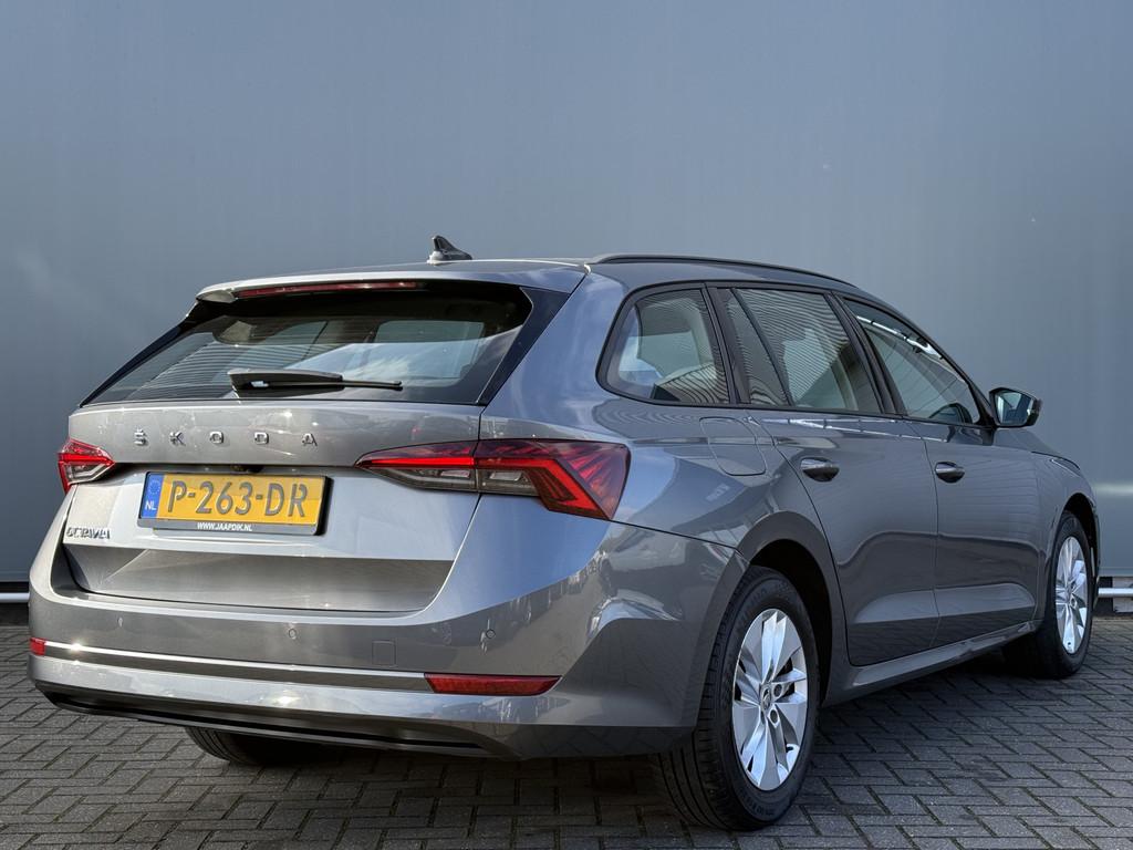 Skoda Octavia Combi BJR 2022 1.0 TSI 111 PK Business Edition, Auto's, Skoda, Stof, Gebruikt, Euro 6, Origineel Nederlands