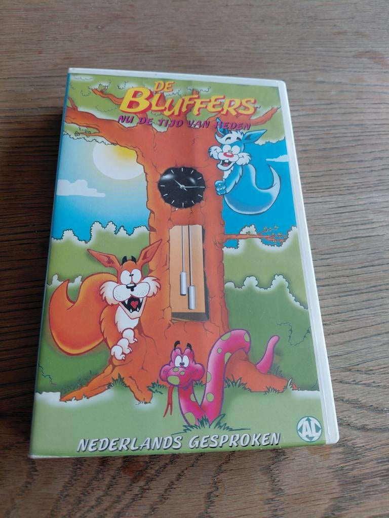 Bluffers aflevering 1 nu de tijd van heden videoband., Cd's en Dvd's, Alle leeftijden, Ophalen of Verzenden, Gebruikt, Tekenfilms en Animatie