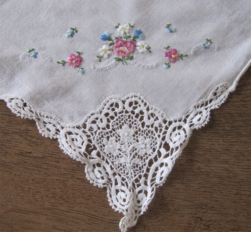 Antiek bruidszakdoekje, bloemetjes en kant, Antiek en Kunst, Antiek | Kleding en Accessoires, Ophalen of Verzenden