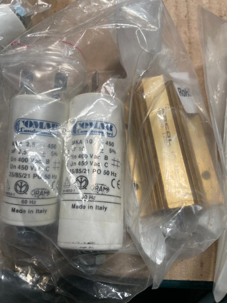 5 sets nieuwe condensatoren en weerstanden, Ophalen, Nieuw