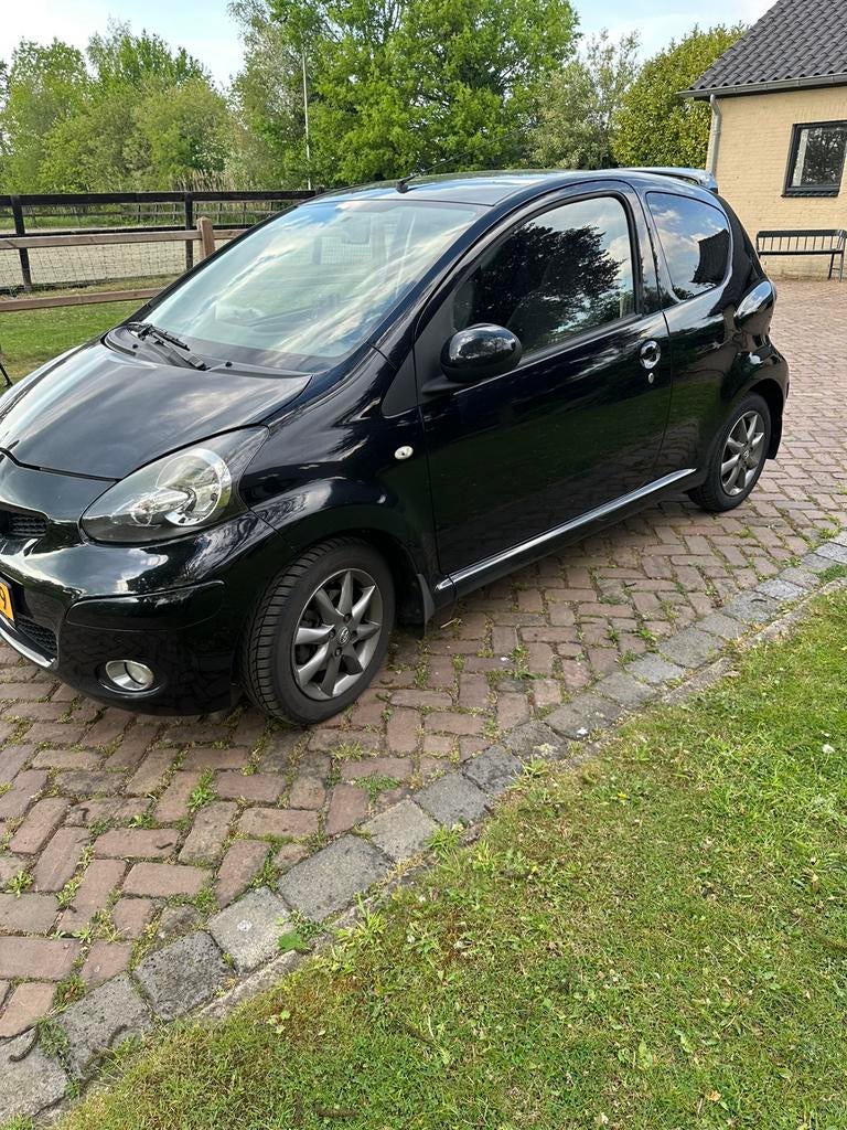 Toyota Aygo 1.0 12V Vvt-i 3DRS MMT 2011 Zwart, Auto's, Toyota, Particulier, Aygo, Benzine, A, Hatchback, Handgeschakeld, Origineel Nederlands