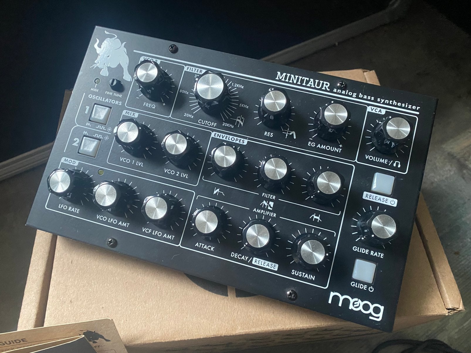 Moog minitaur inc pedaal en midi, Muziek en Instrumenten, Overige merken, Zo goed als nieuw, Met midi-aansluiting, Overige aantallen